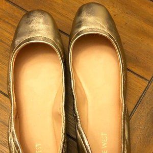 Women's Gold Nine West flats -NEVER WORN